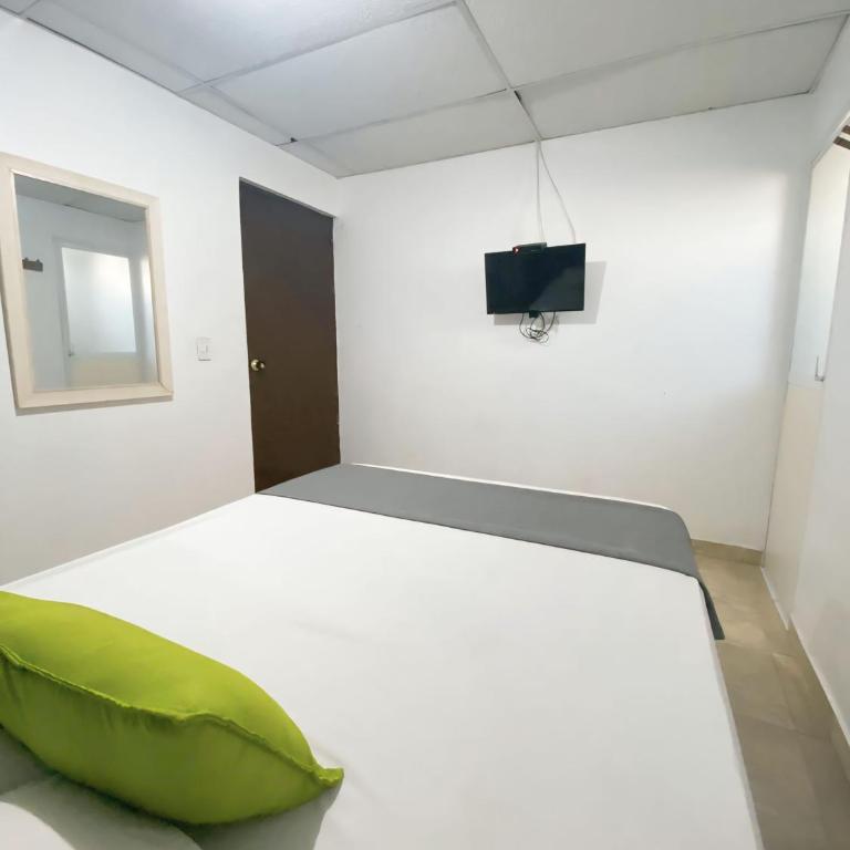 Hotel Puerto Vigia Inn - Queen Room - 12