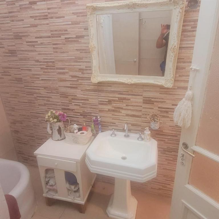 Casa quinta con gran parque, pileta y parrilla a 15 min del aeropuerto - Casa con 1 dormitorio - 7
