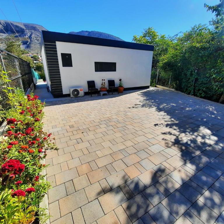 Ema - Two-Bedroom House - 14