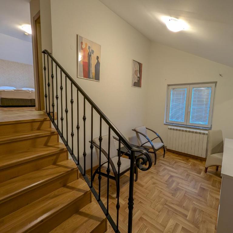 Cozy Villa withy yard and private parking - Deluks Dvokrevetna Soba sa Bračnim Krevetom i Kadom - 8