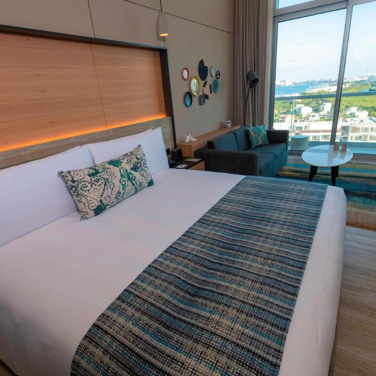 Renaissance Cancun Resort & Marina - Deluxe King Room Ocean View - 3