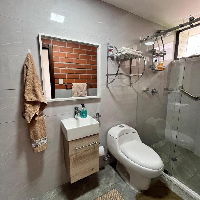 Departamento con Jardin y Parqueadero Ubicacion TOP - Apartamento - 6