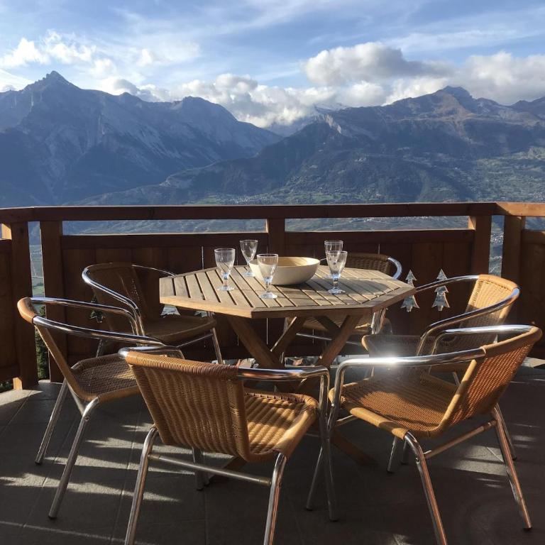 Authentic Apartment With Mountain View - Appartamento con 4 Camere da Letto - 6