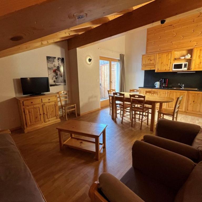 Awesome apartment near ski slope - Two-Bedroom Apartment - 13