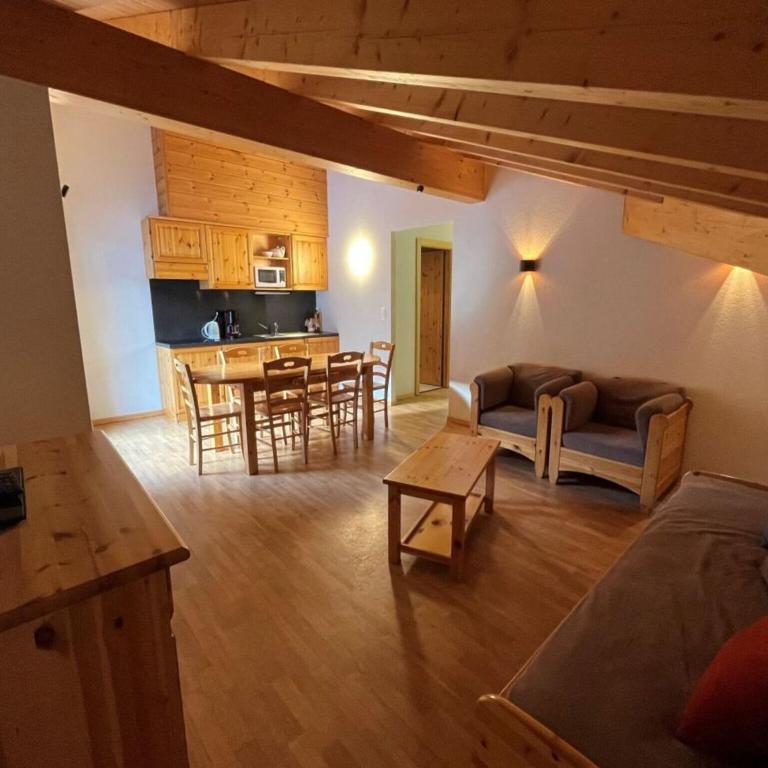 Awesome apartment near ski slope - Two-Bedroom Apartment - 14