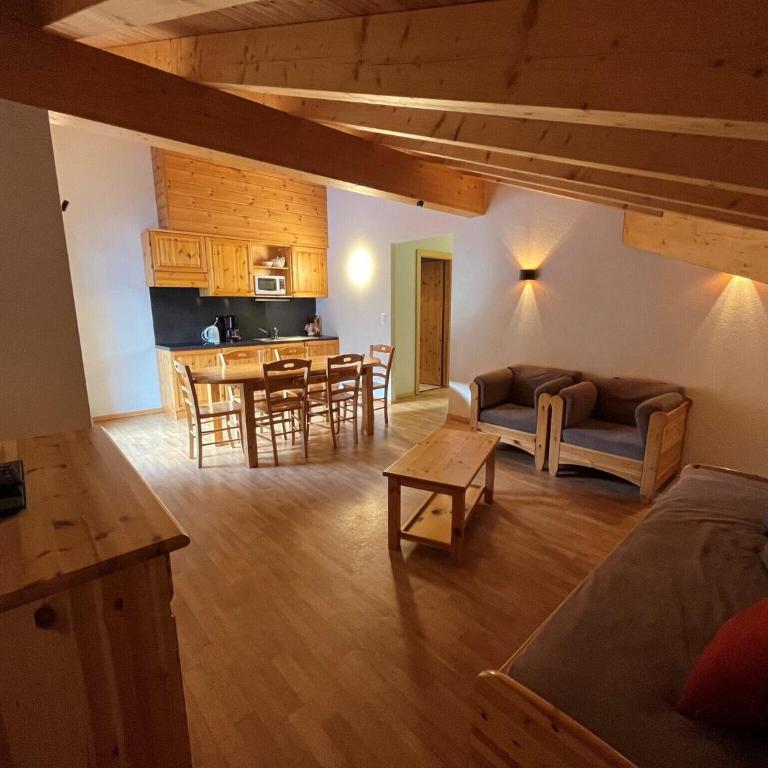 Awesome apartment near ski slope - Two-Bedroom Apartment - 7
