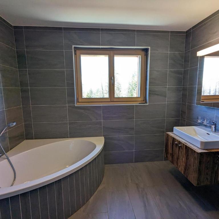Modern apartment with balcony, ski access - Appartamento con 4 Camere da Letto - 28