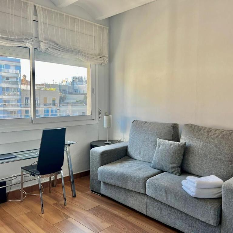 Bright & Spacious Family Flat in Central Barcelona - Three-Bedroom Apartment - 5