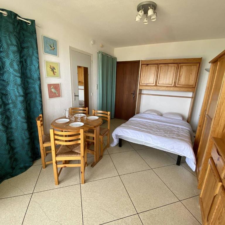 Appartement au Lavandou avec terrasse vue mer et parking - FR-1-816-17 - Apartamento - 8
