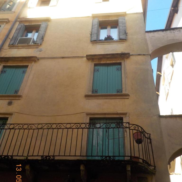 Loft Apartment in Romantic Verona - Two-Bedroom Apartment - 33