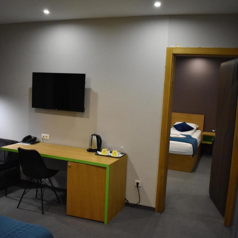Hotel Safir - Quadruple Room - 2
