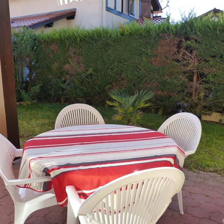 CAPBRETON Résidence LE BOSQUET AUX ECUREUILS Villa avec piscine en copropriété - Maison 1 Chambre - 3