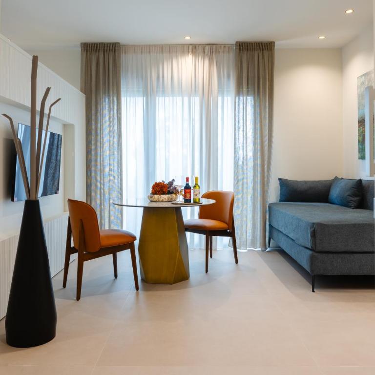 Hera Rooms and Suites - Suite King con Balcone - 2