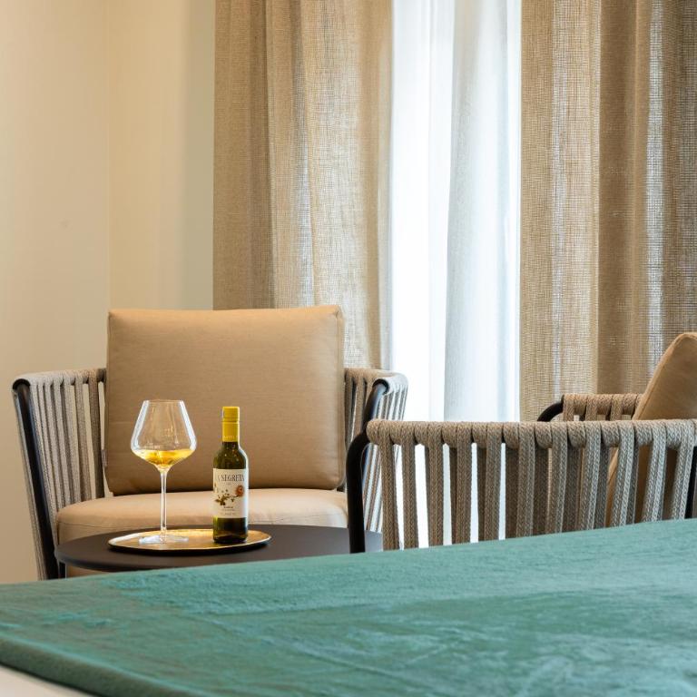 Hera Rooms and Suites - Suite King con Balcone - 10