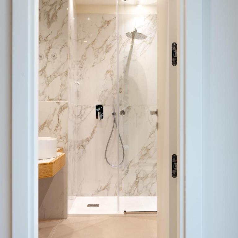 Hera Rooms and Suites - Camera Deluxe Matrimoniale/Doppia con Letti Singoli con Balcone - 2