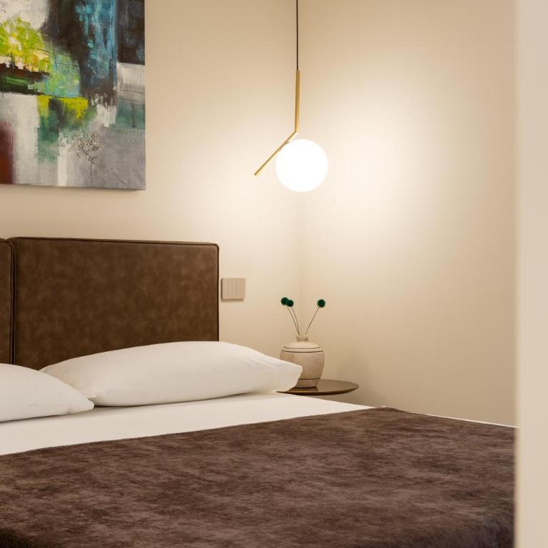 Hera Rooms and Suites - Camera Deluxe Matrimoniale/Doppia con Letti Singoli con Balcone - 5