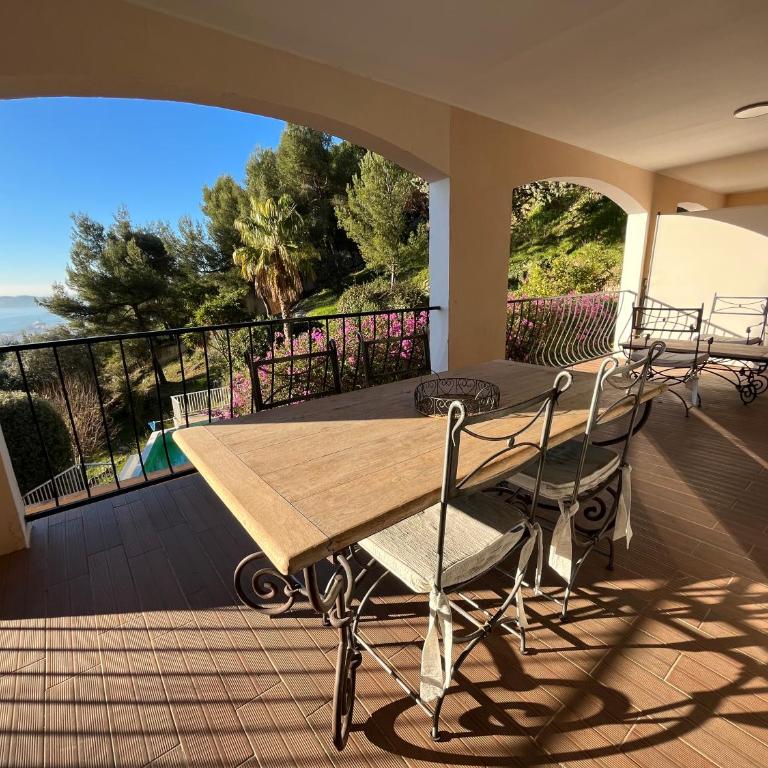 Bas de villa, vue mer, terrasse, clim, piscine - One-Bedroom Apartment - 13
