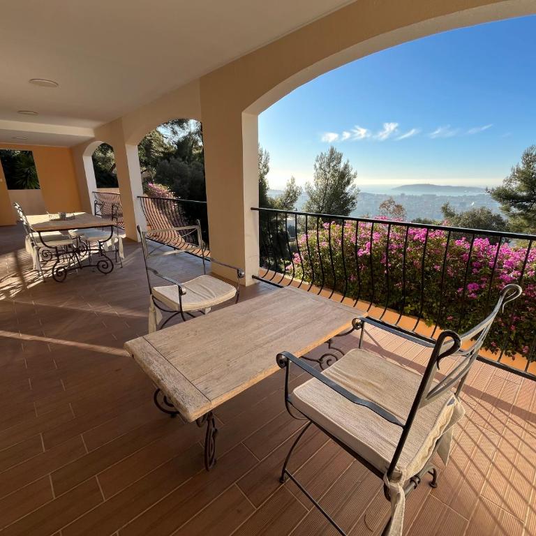 Bas de villa, vue mer, terrasse, clim, piscine - One-Bedroom Apartment - 1