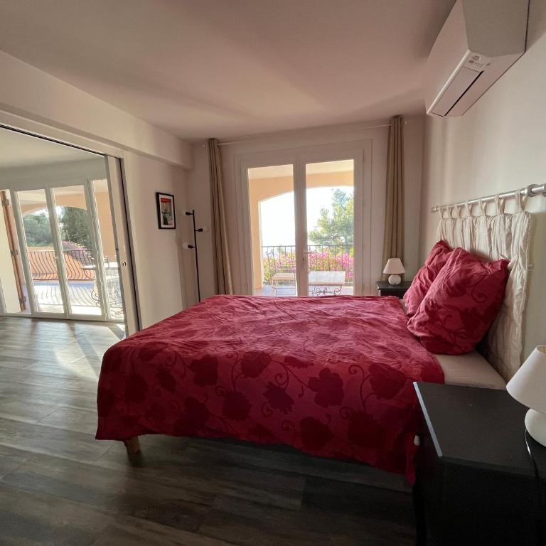 Bas de villa, vue mer, terrasse, clim, piscine - One-Bedroom Apartment - 6