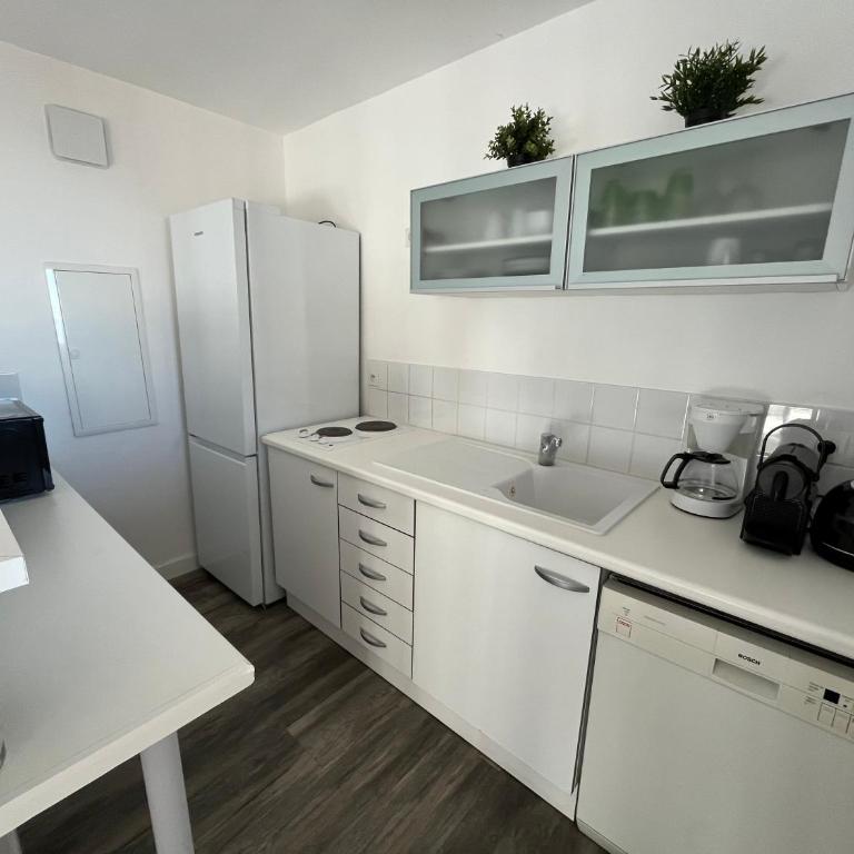 Bas de villa, vue mer, terrasse, clim, piscine - One-Bedroom Apartment - 7