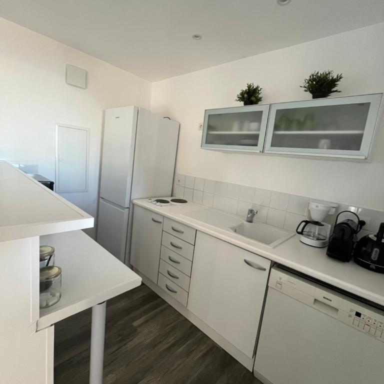 Bas de villa, vue mer, terrasse, clim, piscine - One-Bedroom Apartment - 3
