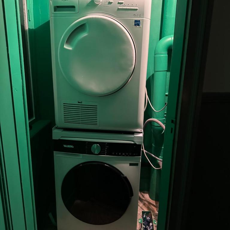 Lovely quiet 2 rooms close to center with balcony - Appartement 2 Chambres - 24