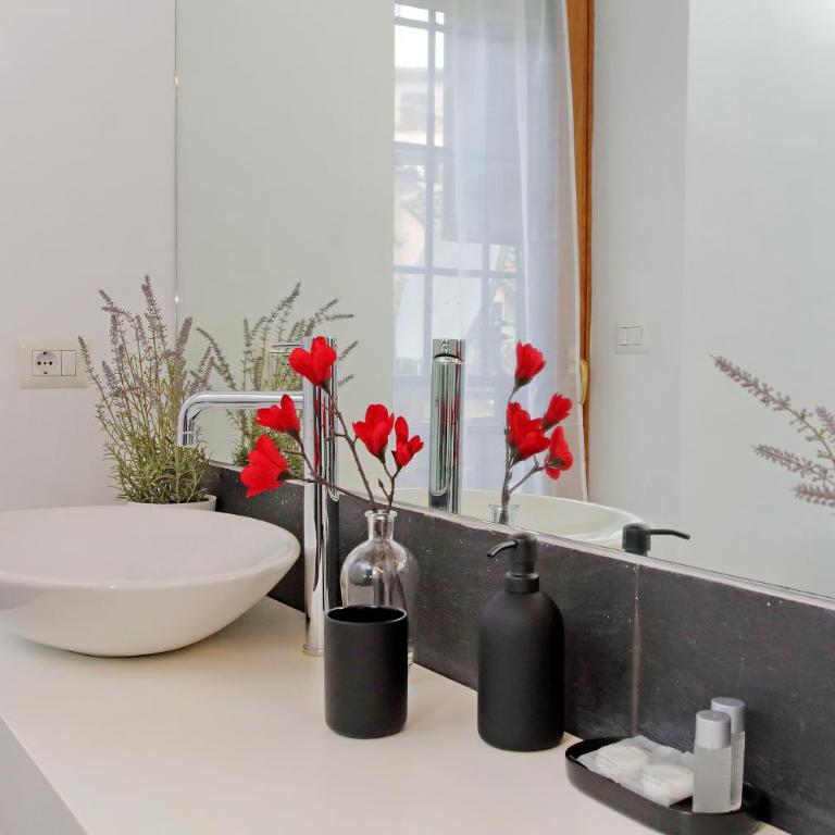 Trastevere Historic Loft by Luxury Getaways - One-Bedroom Apartment - 19