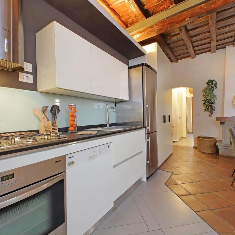 Trastevere Historic Loft by Luxury Getaways - One-Bedroom Apartment - 14