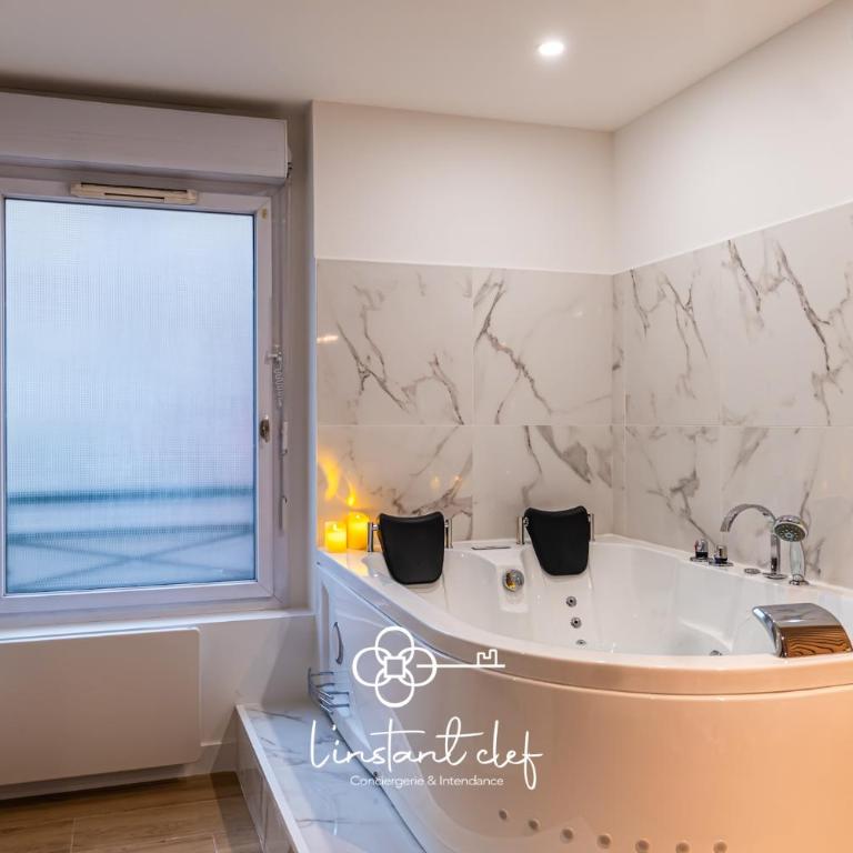 Love au Mans - Sauna, Jacuzzi & Parking privé - Studio Lit Queen-Size de Luxe - 4