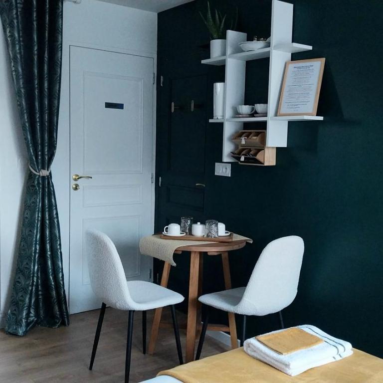 Chambres d'hôtes "Chez Lyly et Juju" Piscine&Sauna Parking Gratuit - Chambre Double avec Salle de Bains Privative - 12