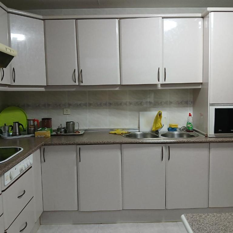 Habitacion Privada Triple con camas Individuales Toledo - Habitación Triple Básica con baño compartido - 28