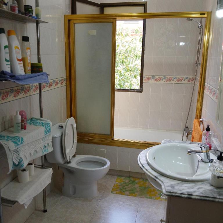 Habitacion Privada Triple con camas Individuales Toledo - Habitación Triple Básica con baño compartido - 31