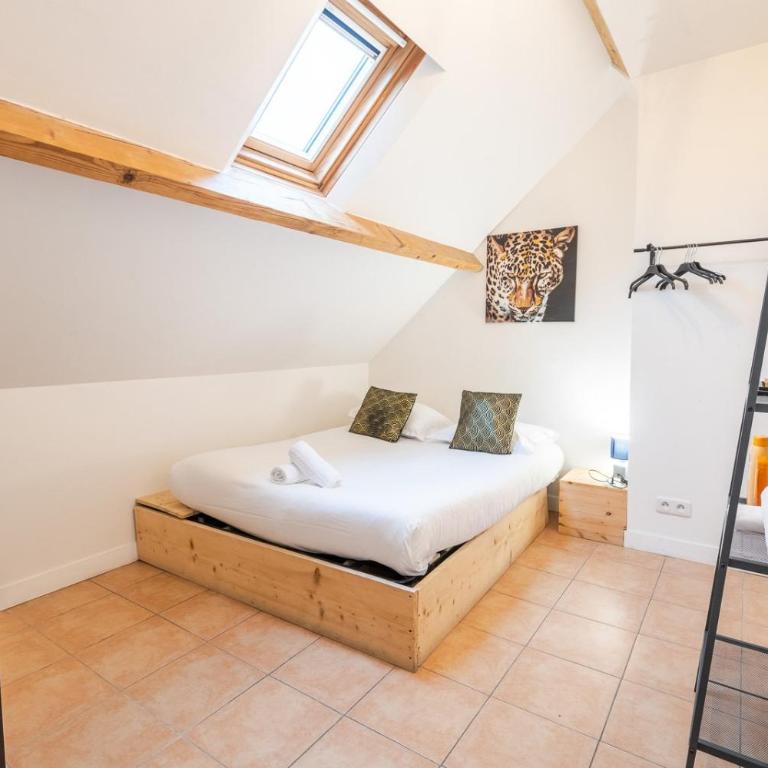 Le Pic-Paris - Standard Double Room with Shared Bathroom - 6