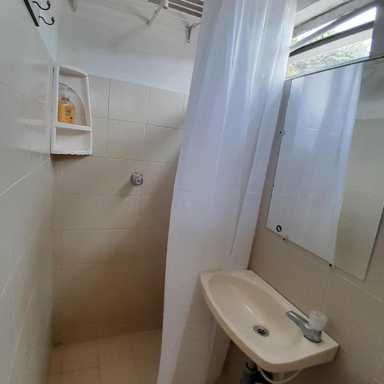 Hostal Princesa Katia - Habitación Triple con baño privado - 5