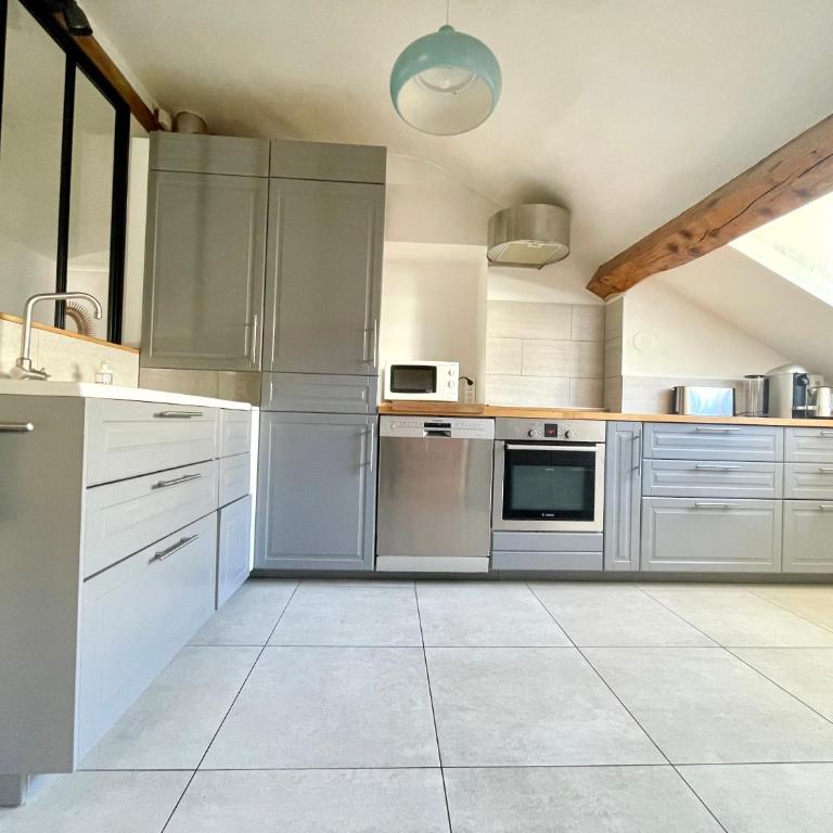 BnGo I Le Spacieux I 6 personnes, Climatisation, Parking gratuit, 3 chambres, 5 lits, Gare PartDieu, Centre de Lyon - Premium Apartment mit 3 Schlafzimmern - 5