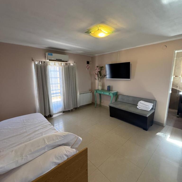 Aura - Family Double Room - 8