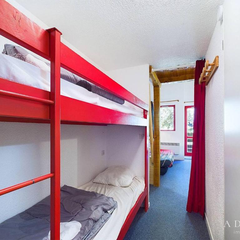 Studio mezzanine pour 4, à 50m des pistes, balcon, proche commerces, équipements complets - FR-1-398-580 - Studio - 8
