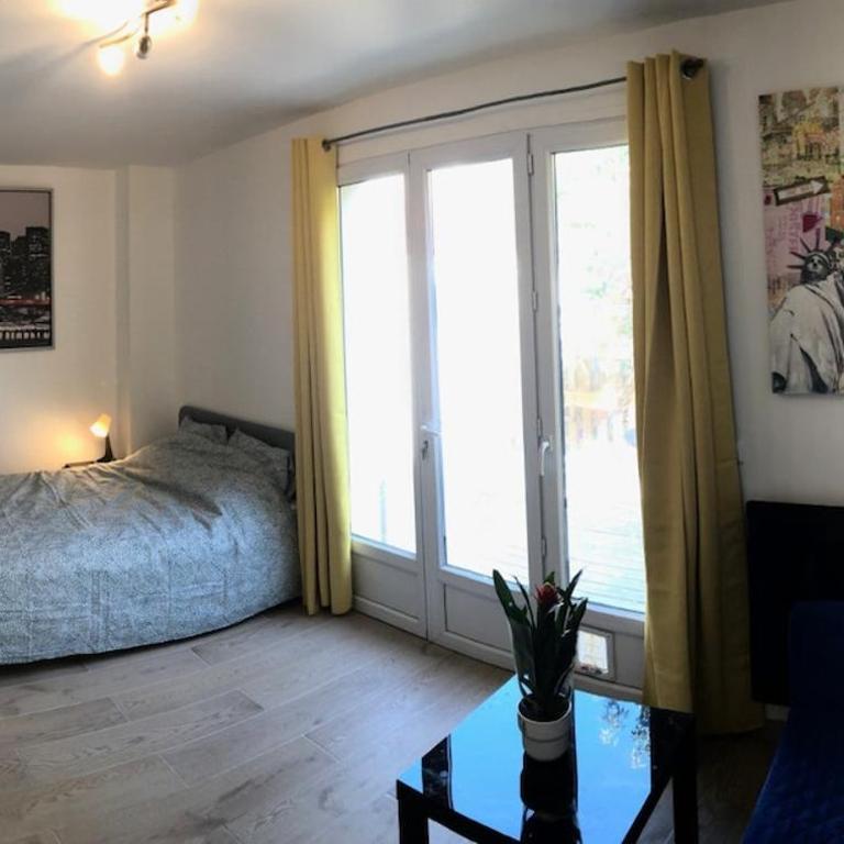 Studio with terrace - One-Bedroom Apartment - 8