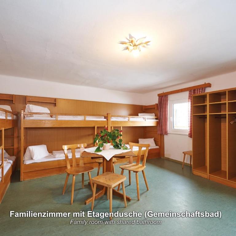 Ski In-Ski Out - Gästehäuser Saalbach-Hinterglemm - Wallegghof Christianhof - Familienzimmer mit Gemeinschaftsbad (6 Erwachsene) - 13