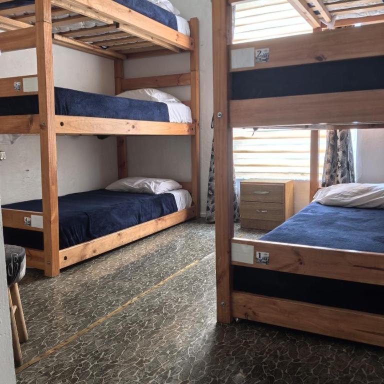 Alojamiento Emilia House y camping - 6-Bed Mixed Dormitory Room - 3