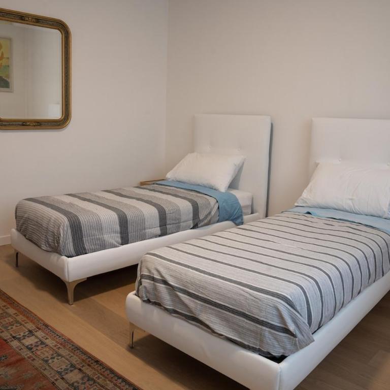 Elegante Alloggio con Parcheggio Gratuito - Appartamento Standard con 2 Camere da Letto - 2