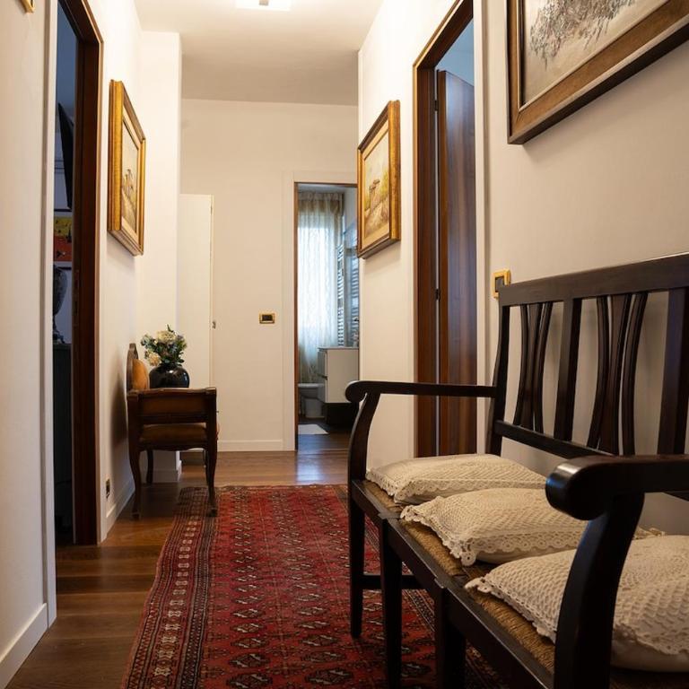 Elegante Alloggio con Parcheggio Gratuito - Appartamento Standard con 2 Camere da Letto - 5