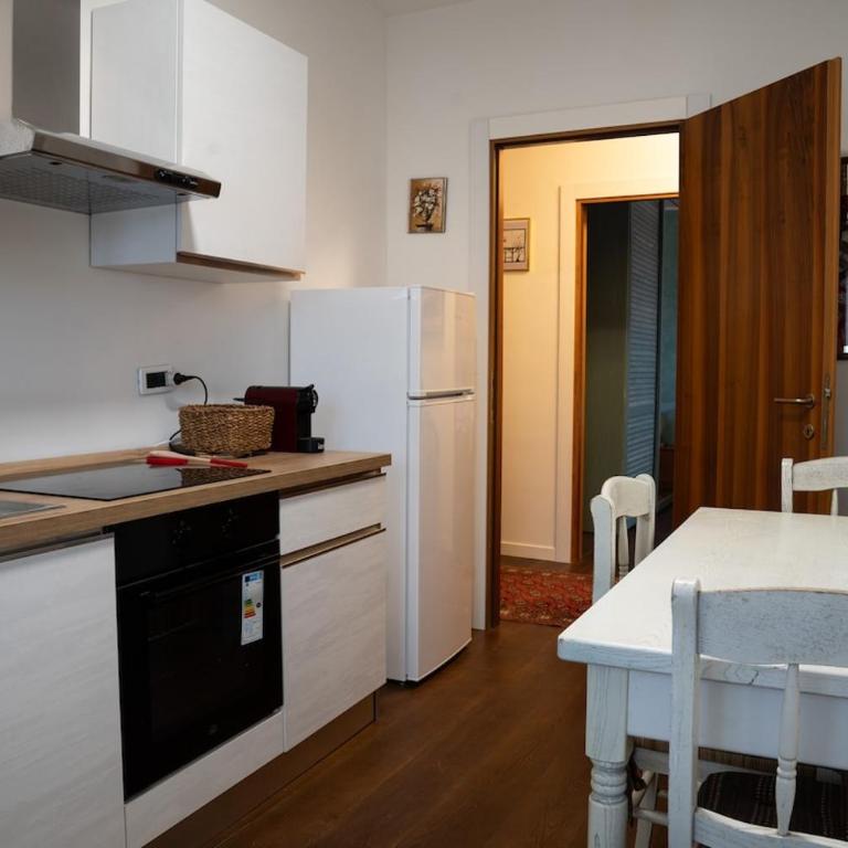 Elegante Alloggio con Parcheggio Gratuito - Appartamento Standard con 2 Camere da Letto - 13