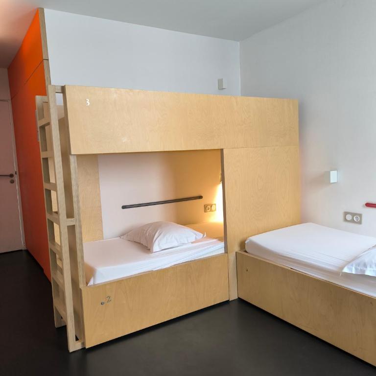 Auberge de Jeunesse HI Cahors - Chambre Triple avec Salle de Bains - 5