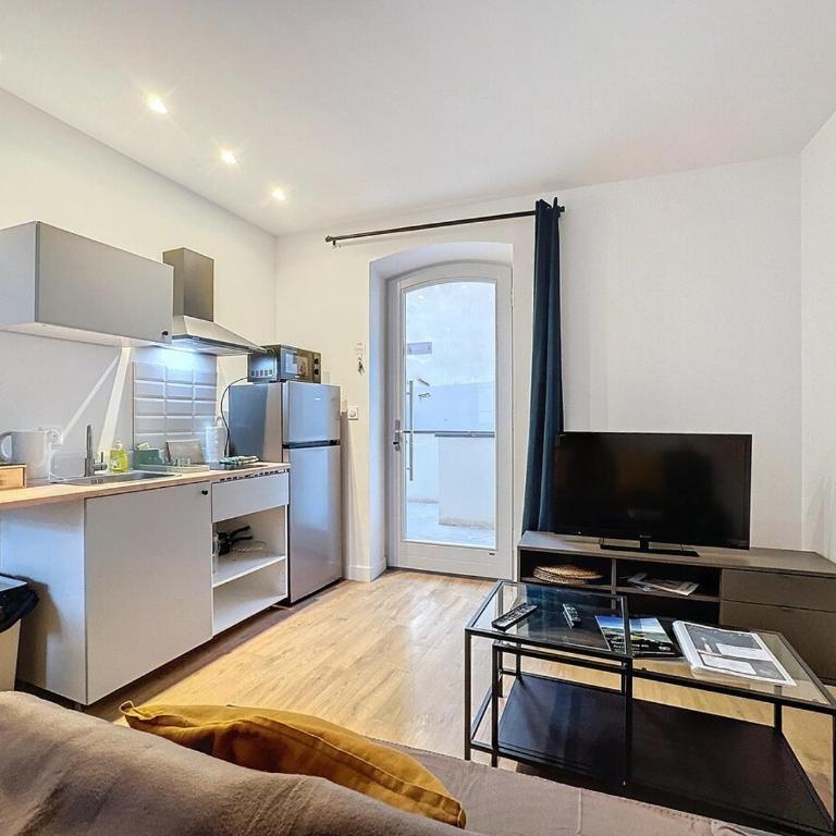 Immeuble idéal groupe - Gare à proximité 19 pers - Appartamento con 5 Camere da Letto - 21