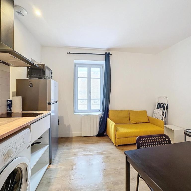 Immeuble idéal groupe - Gare à proximité 19 pers - Appartamento con 5 Camere da Letto - 22