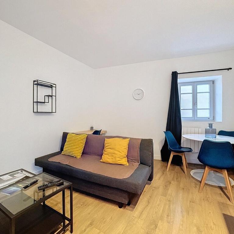 Immeuble idéal groupe - Gare à proximité 19 pers - Appartamento con 5 Camere da Letto - 24