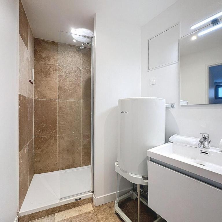 Immeuble idéal groupe - Gare à proximité 19 pers - Appartamento con 5 Camere da Letto - 26