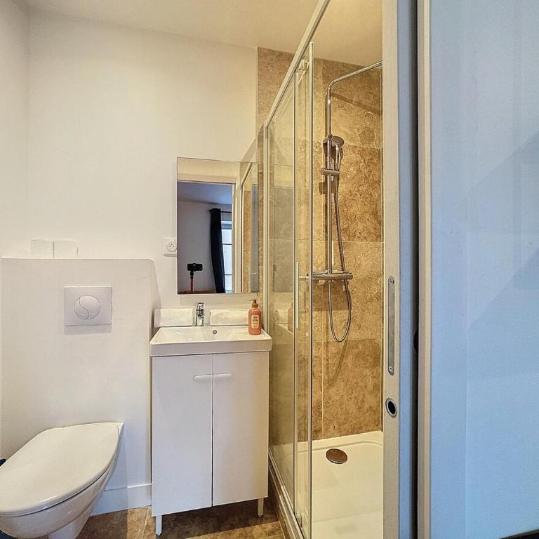 Immeuble idéal groupe - Gare à proximité 19 pers - Appartamento con 5 Camere da Letto - 12