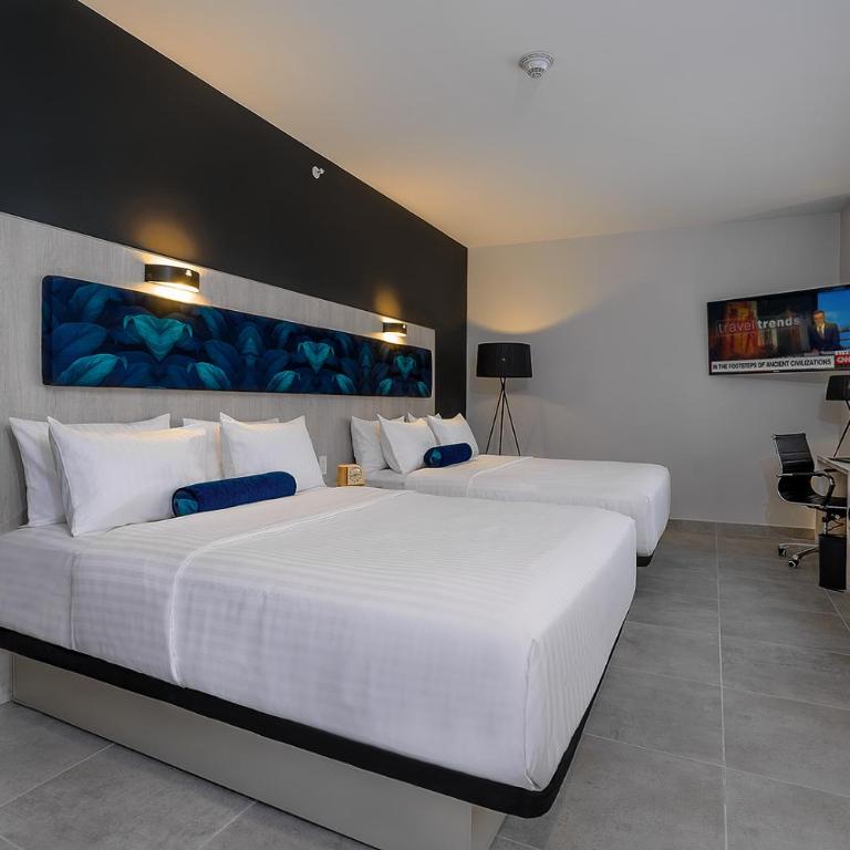 DoubleTree by Hilton Guayaquil - Queen Room with Two Queen Beds and Internal View - 3